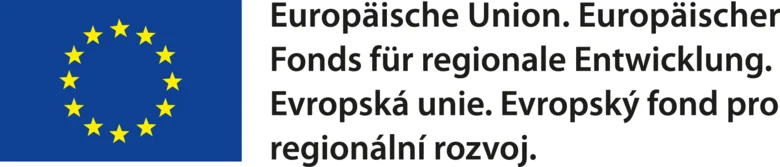 Logo der EU mit Sternenkranz links, Schriftzug Europäische Union und Europäischer Fonds für regionale Entwicklung in mehreren Sprachen rechts.