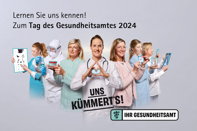 Kampagnenmotiv zum Tag des Gesundheitsamtes 2024: 7 Personen aus dem Gesundheitssektor mit verschiedenen medizinischen Geräten in der Hand.