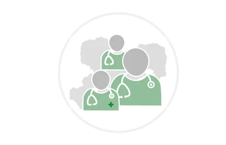 Drei grüne Personen mit Stethoskopen und Sachsen-Karte im Hintergrund in grauem Kreis, Symbol für Ärzte in Sachsen.