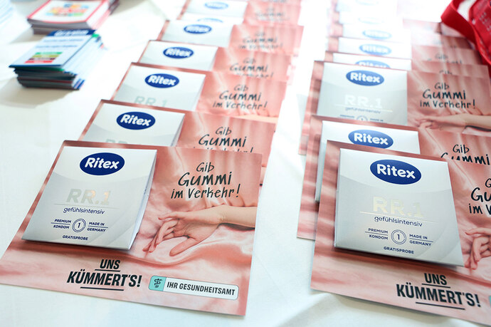 Give aways der Kampagne Kondome