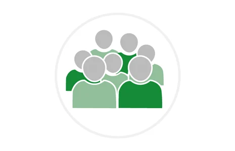 Icon Personengruppe in grünen und grauen Farbtönen auf weißem Hintergrund.