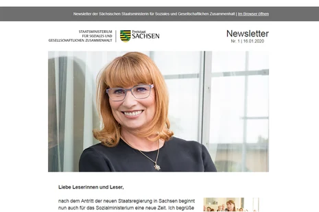 Newsletter-Header mit Porträt einer Frau mit Brille vor Fenster. Logo Staatsministerium Sachsen und Text Newsletter Nr. 1, 16.01.2020.
